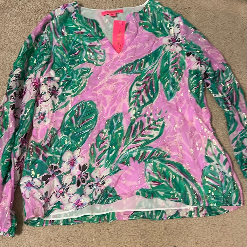 NWT beautiful Lilly blouse!
